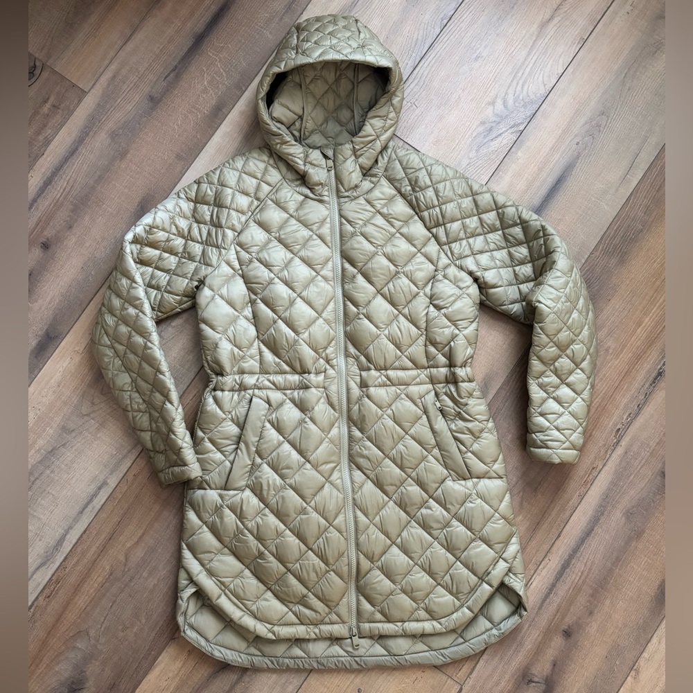 Athleta Whisper Featherless Parka
Size Medium